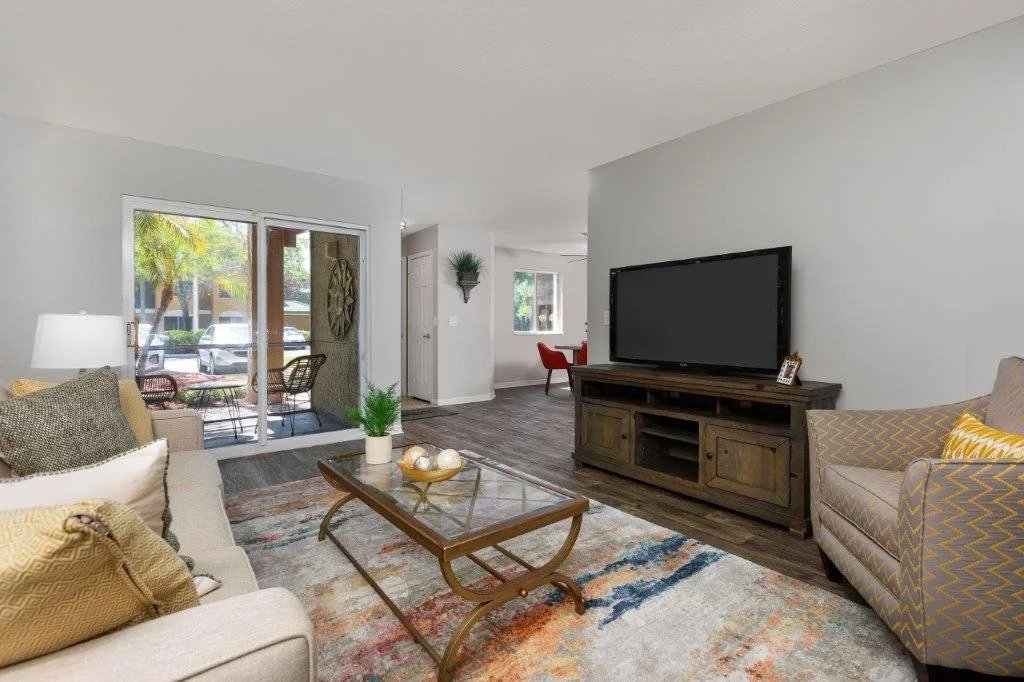 FABULOUS 1 BED/ 1 BATH APARTMENT IN WESTON, FL.