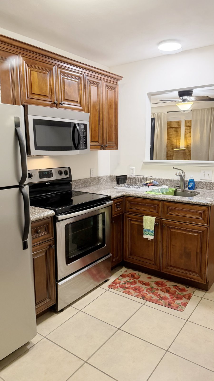 smooth-top stove, microwave