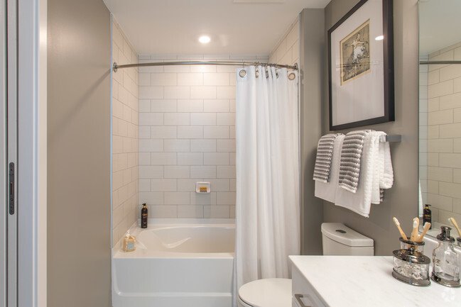 CHARMING 1 BED/1 BATH APARTMENT IN DOWNTOWN BETHESDA